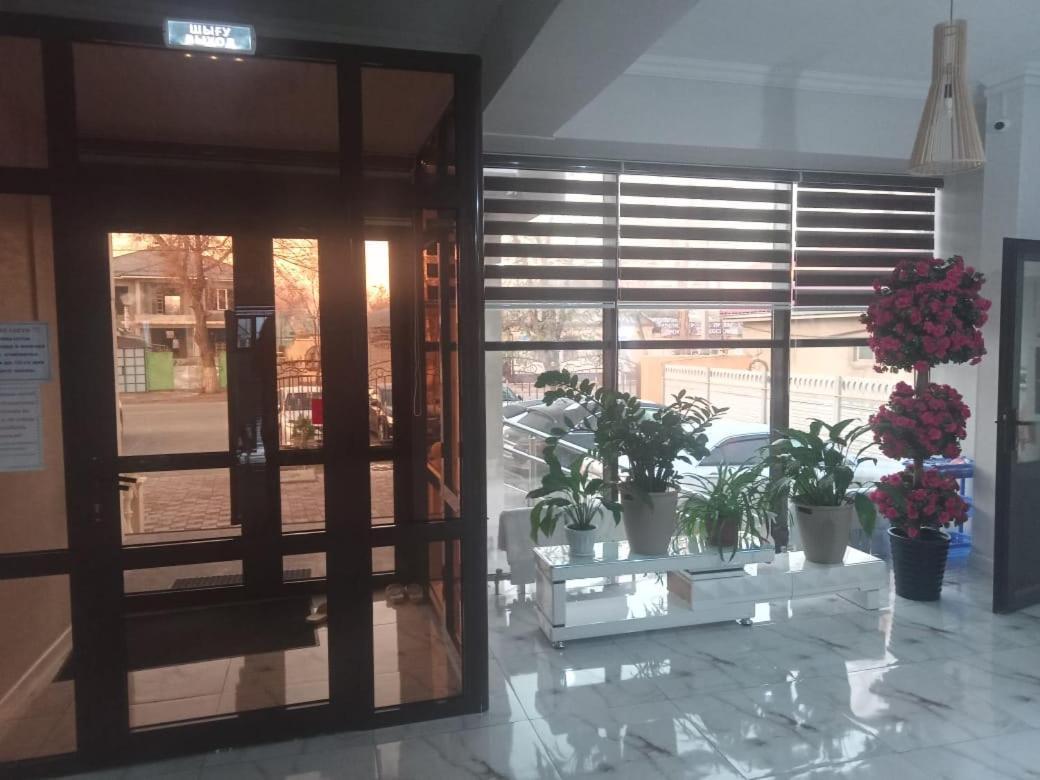 Keruen Deluxe Hotel Taraz Exterior foto